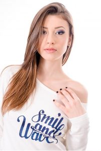 Tricou pictat manual Smile and Wave