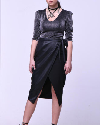Fusta neagra legata in talie
